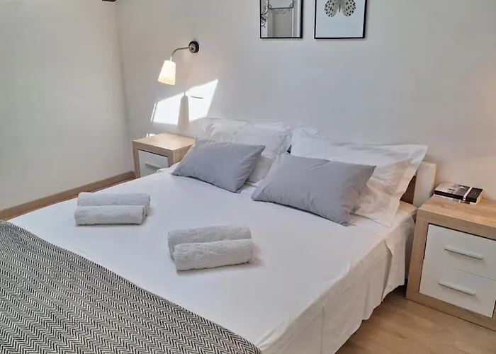 דירה Fenix - Stunning View, Great Location & Free Parking אופטיה