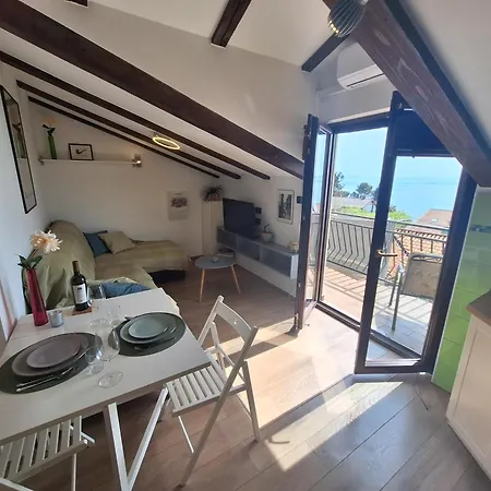 Fenix - Stunning View, Great Location & Free Parking