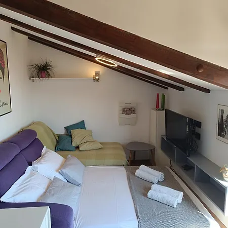 Fenix - Stunning View, Great Location & Free Parking *